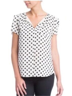 41 HAWTHORN M Carol Tulip sleeve white-black polkadot V neck top business casual